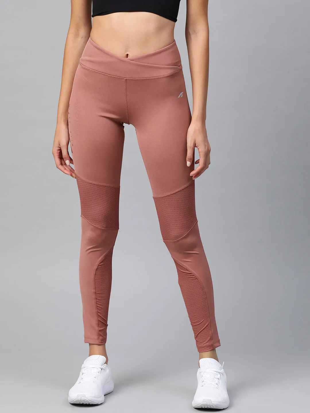Alcis Women Peach-Coloured Printed Detail Cropped Tights